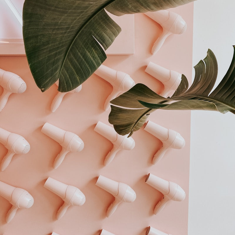 Dermaplaning Tool — Facial Exfoliation Razor